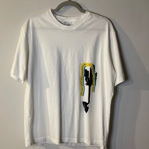 White t shirt men’s size medium